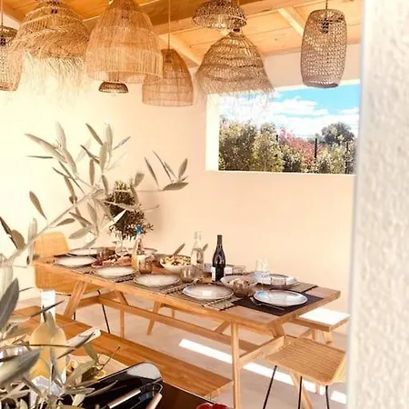 Moderne Entre Centre Et Nature * Nimes
