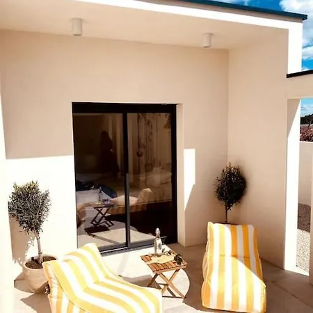 Moderne Entre Centre Et Nature Nimes